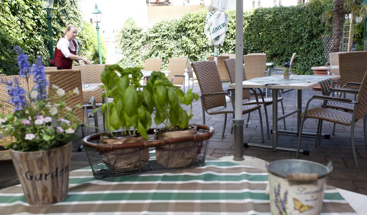 Hotel Restaurant Osterbauer ノインキルヒェン エクステリア 写真